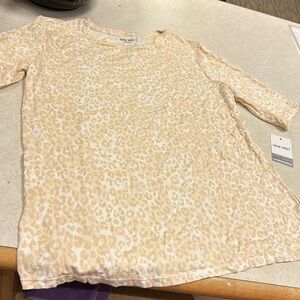 ⭐️🎉Women’s BNWT Nine West cheetah print elbow t-shirt size Med